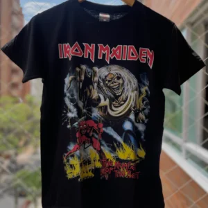 Camiseta Iron Maiden The Number of the Beast negra unisex en Ibagué Colombia, camiseta rock metal estampada para fanáticos del heavy metal.