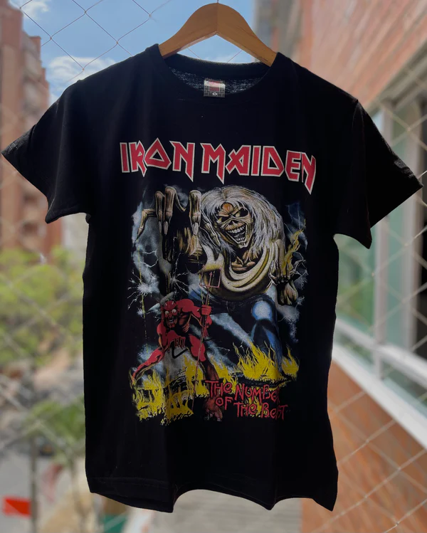 Camiseta Iron Maiden The Number of the Beast negra unisex en Ibagué Colombia, camiseta rock metal estampada para fanáticos del heavy metal.